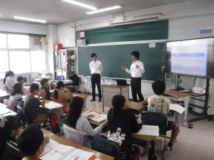 写真：「未来ノート」を用いた授業の様子2
