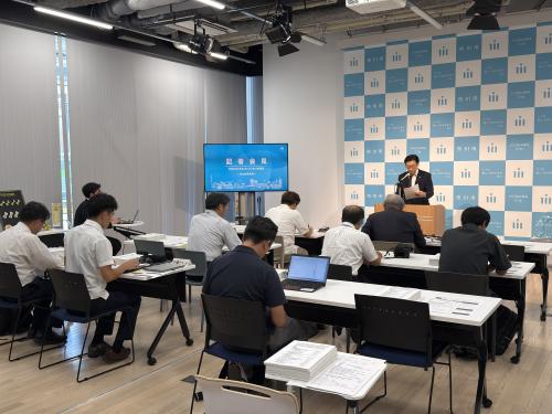 定例記者会見の画像
