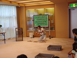 きょうだけ生き虫ずかん こどもとしょかんで虫を観察しようの画像