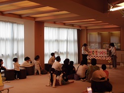 写真：はるかぜえほんの会の様子