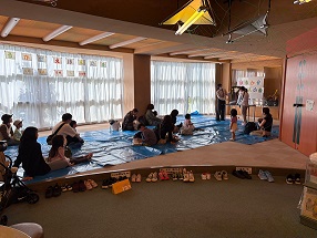 写真：はるかぜえほんの会の様子