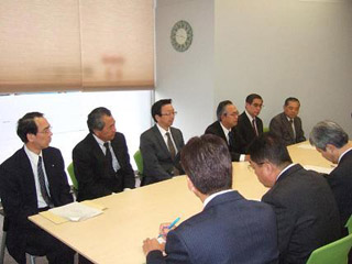 東京電力への放射能汚染に対する要望書の提出の画像2