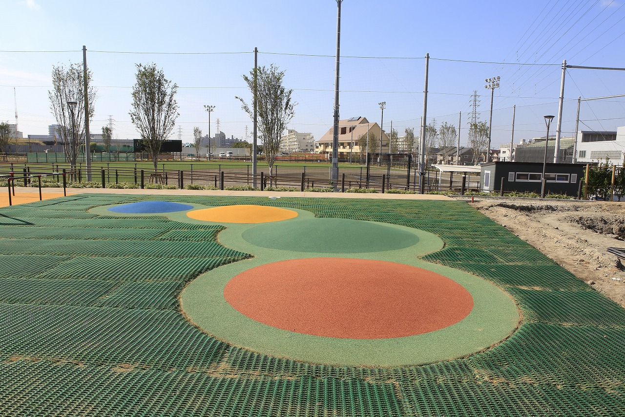 築山遊具の画像