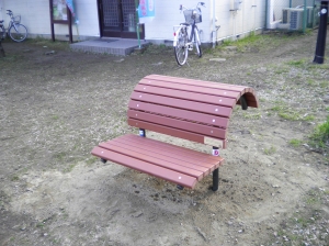 寄附いただいた背伸ばしベンチの画像1