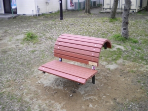 寄附いただいた背伸ばしベンチの画像2