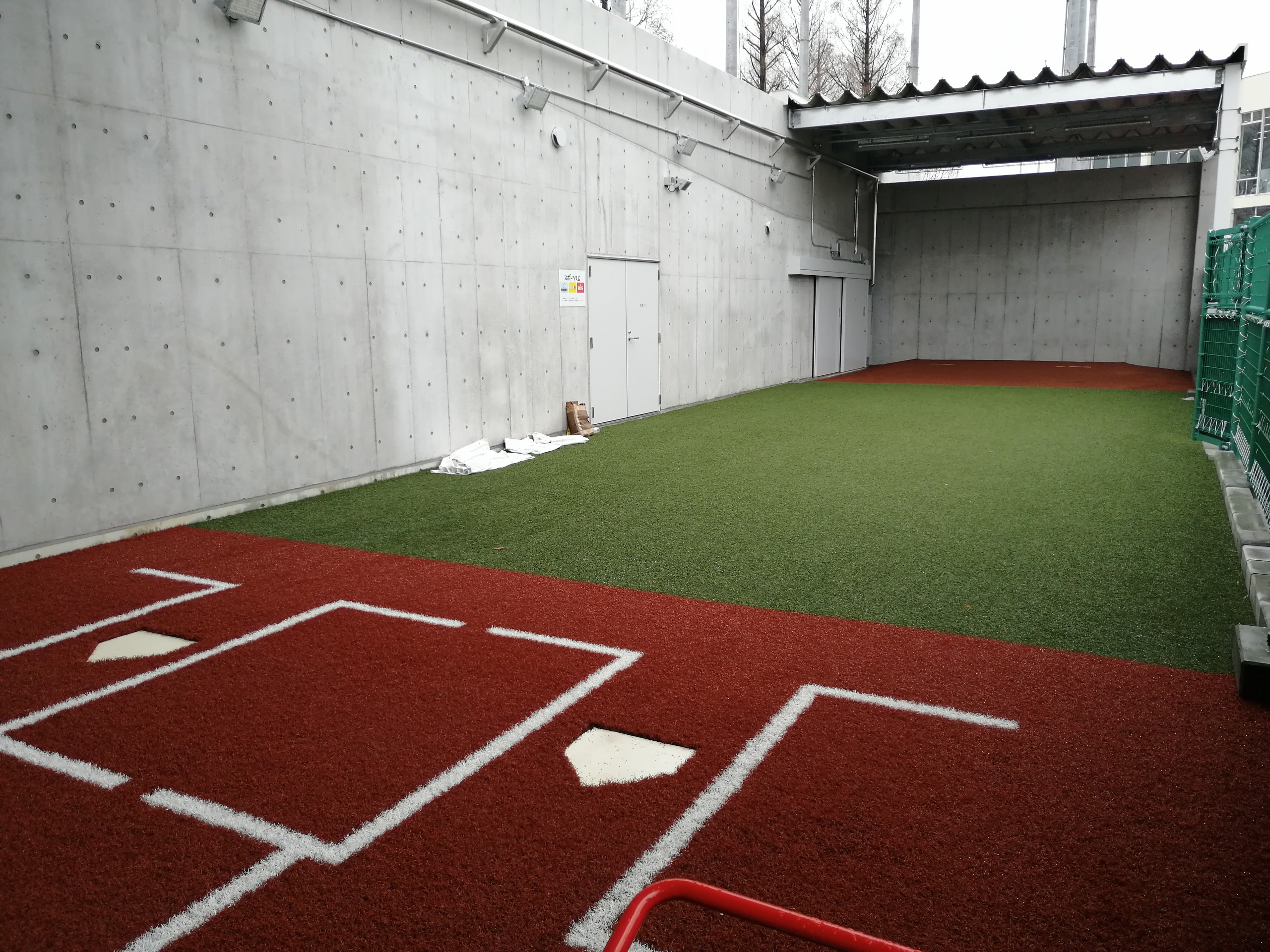 ブルペン人工芝整備状況の画像