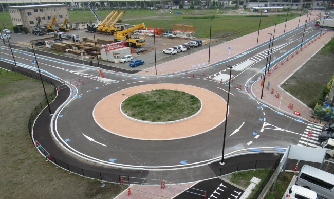 ラウンドアバウト交差点が供用開始しました（塩浜2丁目）の画像