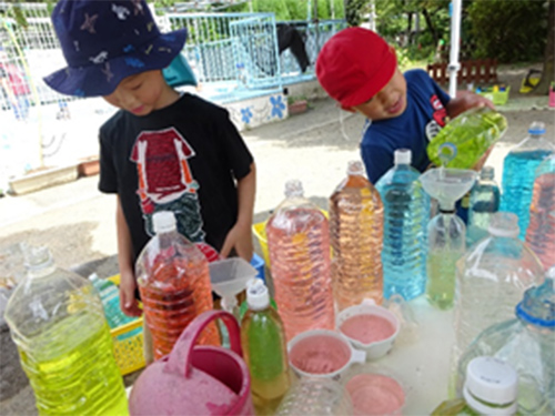 色水遊びの画像