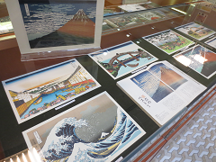 ガラスケース　北斎 没後170年