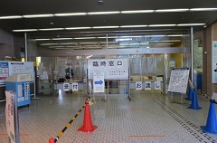 写真：中央図書館臨時窓口設置