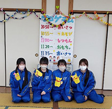 写真:国分高校生と乳幼児親子のふれあい交流の様子2