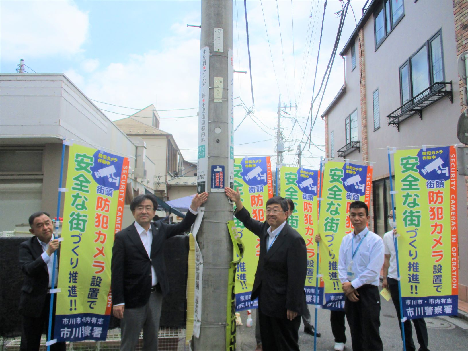 表示板設置の様子の画像