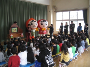 幼稚園での人権教室の画像