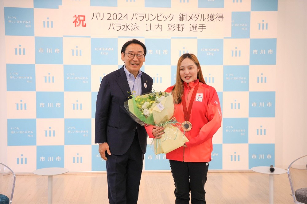 写真：田中市長と辻内選手