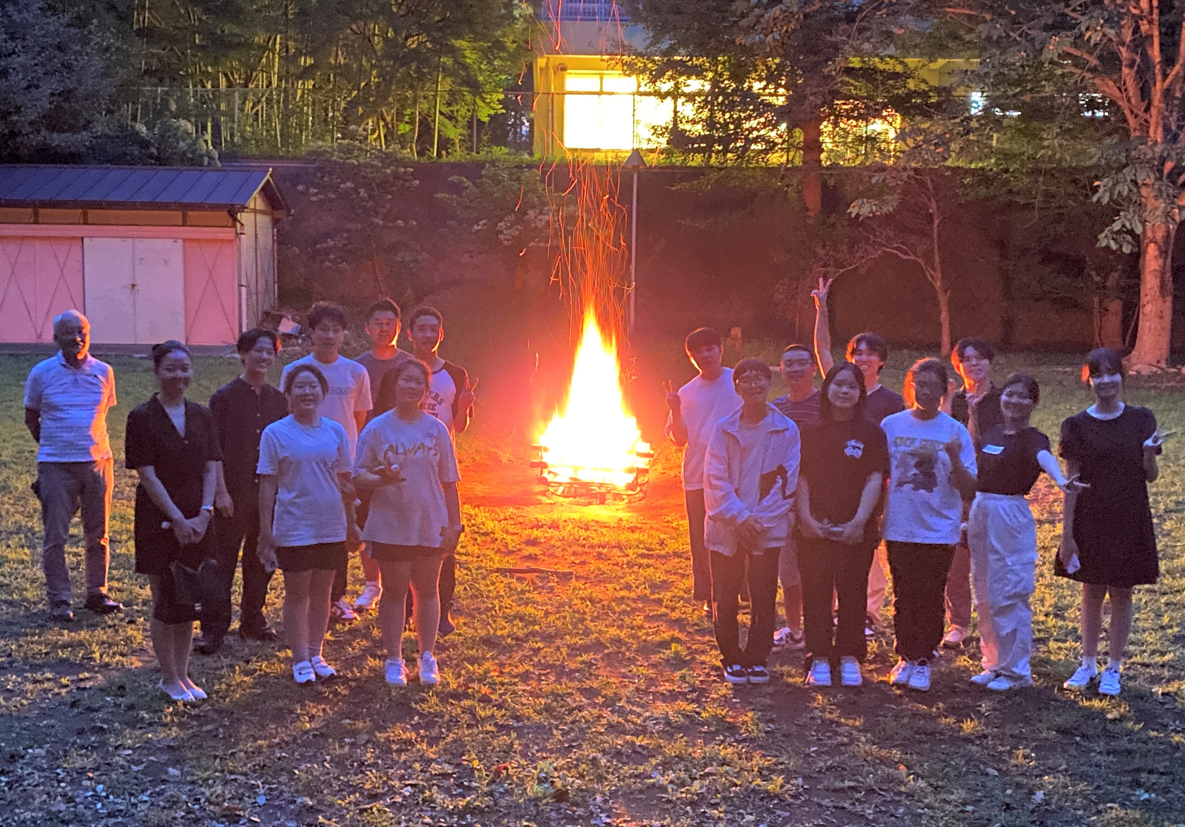 写真：キャンプファイヤー