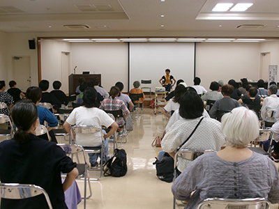 写真：ティップネス 高田和香子先生の講演の様子