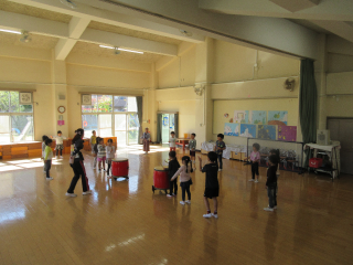 <広い遊戯室>の画像