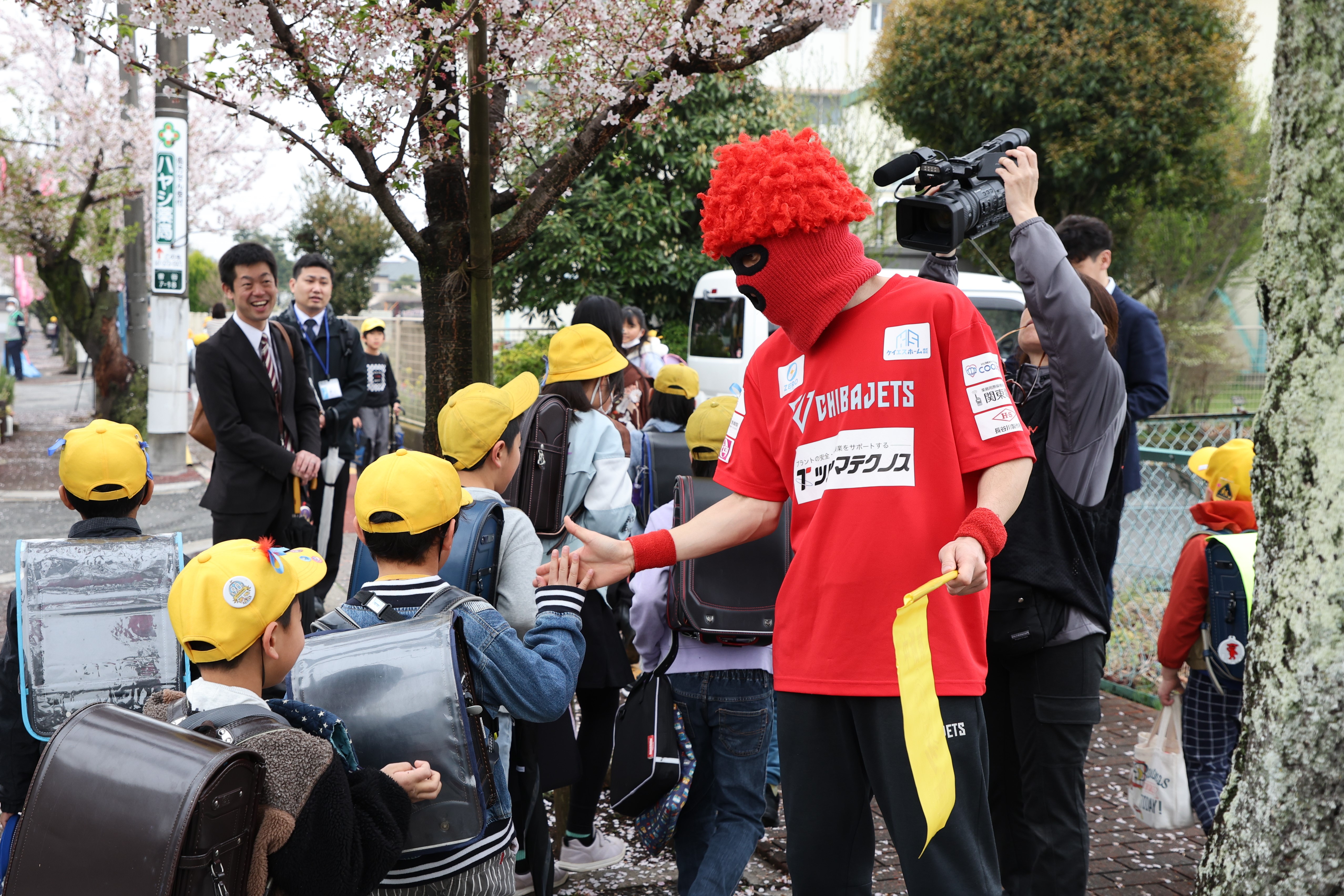 写真：当日の交通安全見守り活動の様子