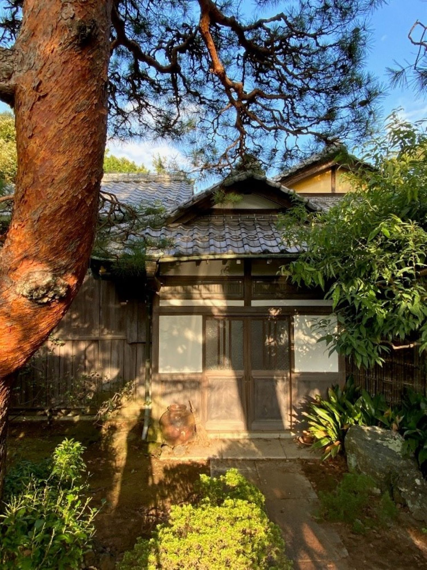 写真:勝家住宅主屋・稲荷社(1)