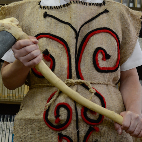 写真：縄文服試着例