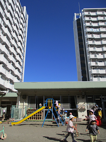 園庭　外遊びの画像