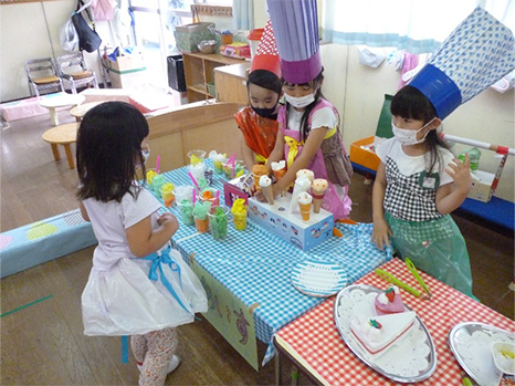 いらっしゃいませー アイスもジュースもたくさんありますよ~の画像