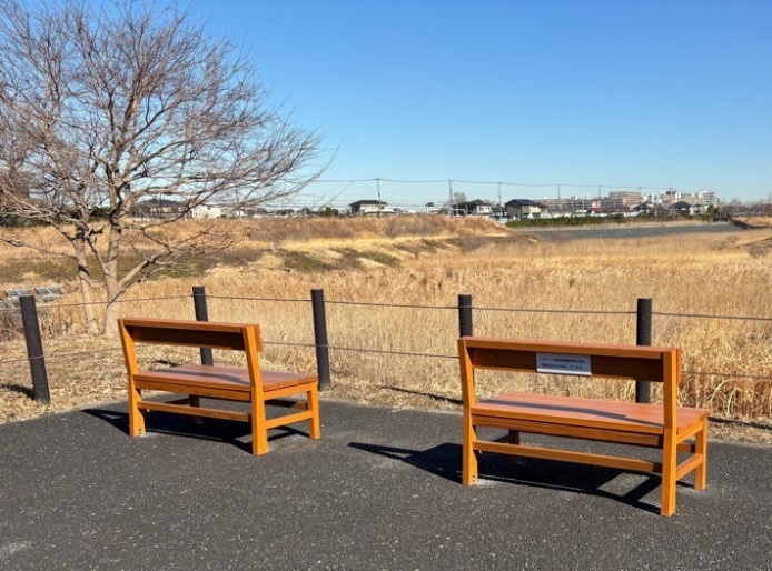 写真：県産材ベンチ
