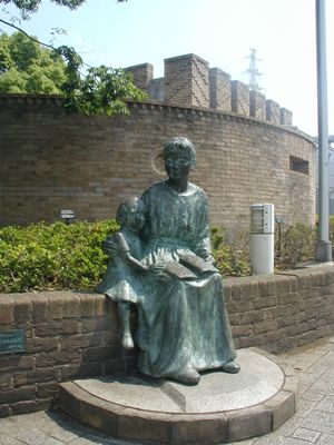 ママ・・・ご本をよんでの画像