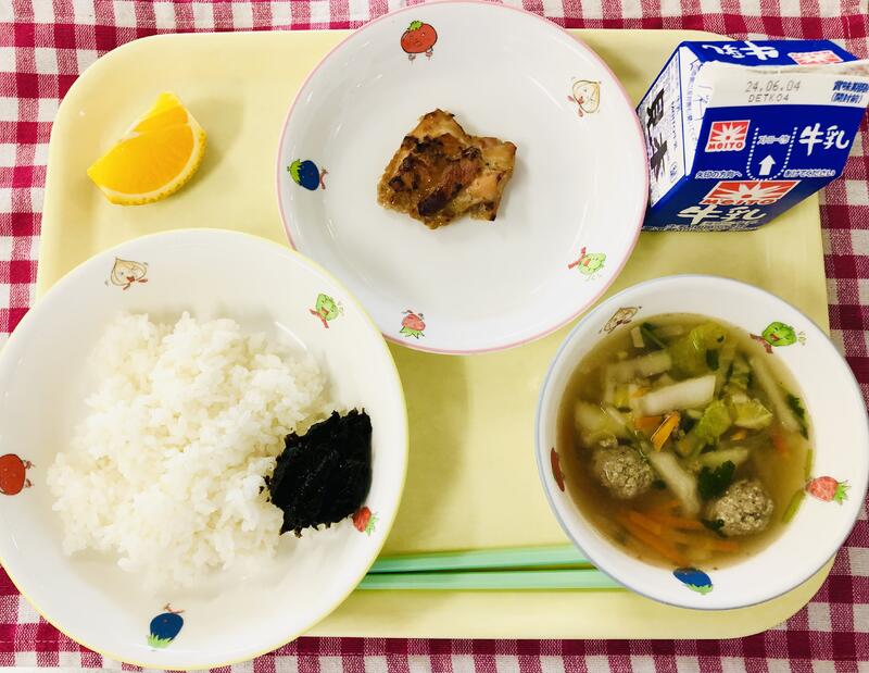ノリを使用した給食の様子の写真2