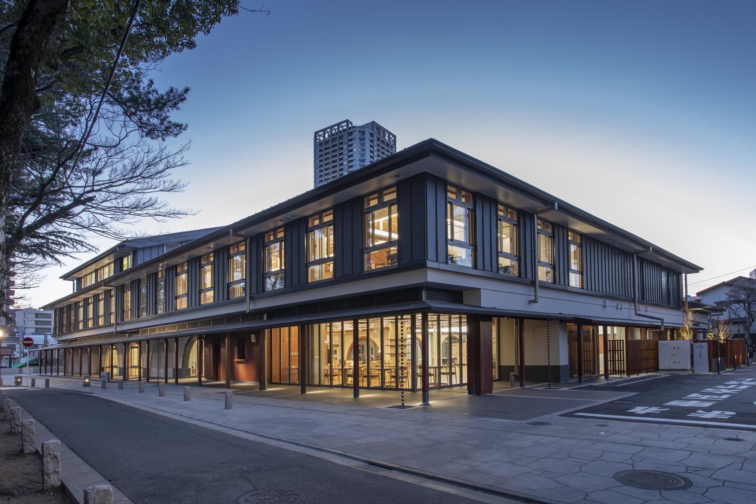 写真：「八幡市民交流館」外観の画像2