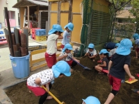 砂場遊びの画像