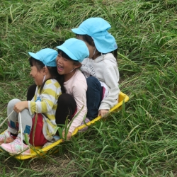 土手すべりの画像