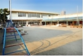 写真:幼稚園の園庭の様子