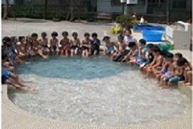 写真:プール活動の様子