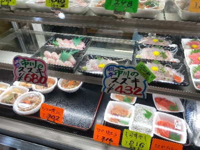 販売されたスズキの刺身の写真