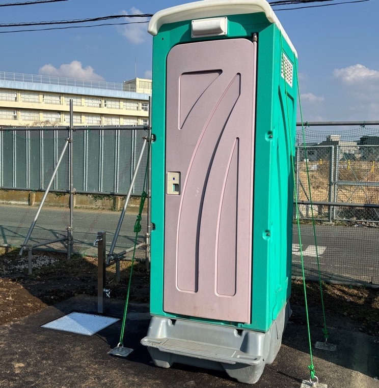 仮設トイレと水栓