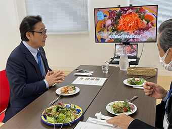 道の駅いちかわ 愛月大使特別メニューの試食の画像