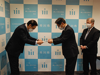 市川市特別職報酬等審議会より建議書の提出の画像