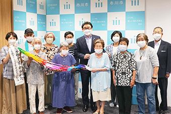 高齢者クラブ 曽谷いずみ会より千羽鶴の寄贈の画像