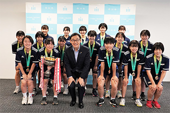 昭和学院高等学校女子ハンドボール部 インターハイ優勝選手 表敬訪問の画像