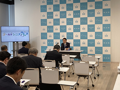 記者会見の画像