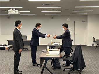 第91回市川市公文書公開審査会 委嘱状交付式の画像