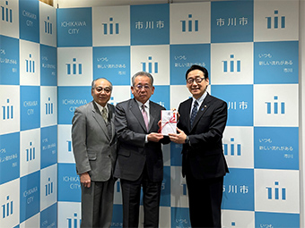 市川市農業協同組合より チューリップ球根の寄附贈呈式の画像