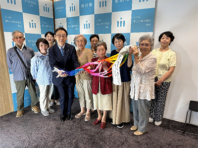 高齢者クラブ第4部会 曽谷いずみ会から千羽鶴の寄贈の画像