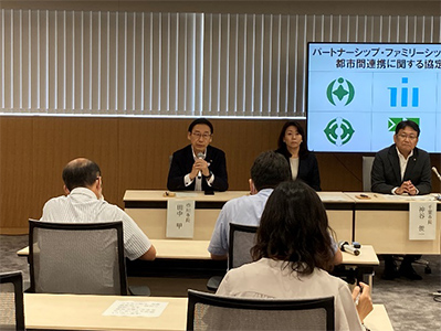 パートナーシップ・ファミリーシップ制度に係る都市間連携に関する協定締結式の画像