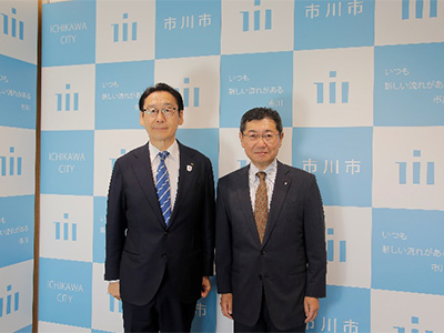 本間副市長 辞令交付式の画像