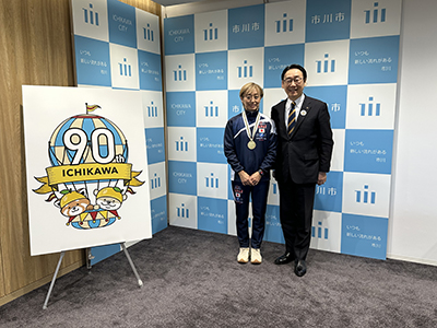 パワーリフティング世界クラシックマスターズ大会優勝今井 滋美氏　市長表敬訪問の画像