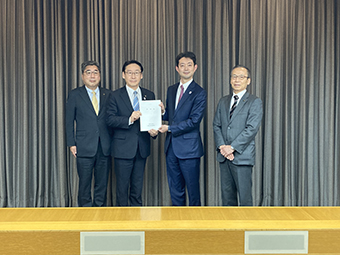 京葉広域行政連絡協議会による県知事への要望提出の画像