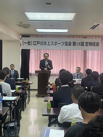 写真:江戸川水上スポーツ協会の定時総会で挨拶をする市長