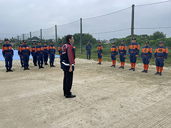 写真:千葉県消防協会東葛飾支部消防操法大会で挨拶をする市長
